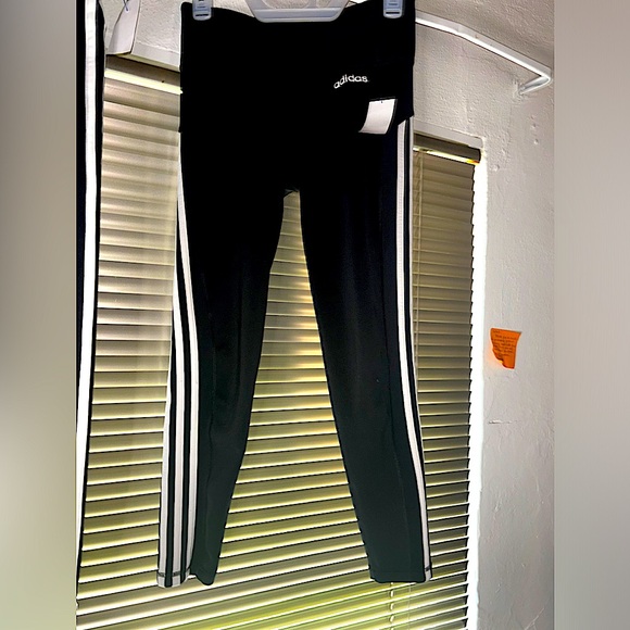 - Climate controlled adidas size small ladies leggings / yoga pants… - Picture 4 of 16